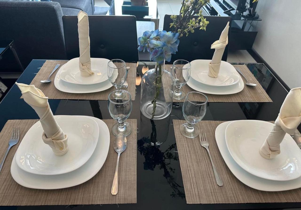 Suites De Marina Manila With Netflix Εξωτερικό φωτογραφία